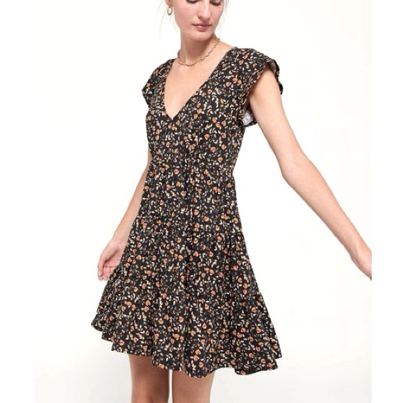 Urban Outfitters Dresses & Skirts - Urban Outfitters Julia Deep V Ruffle Dress Black Fall Floral Print - Size Large
